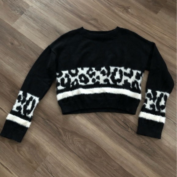 EXPRESS Black White Cheetah Print Cropped Sweater Women Size XSmall - Picture 1 of 8